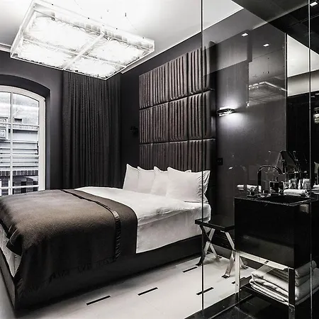 Hotel Blow Up Hall 5050