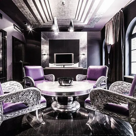 Blow Up Hall 5050 5*