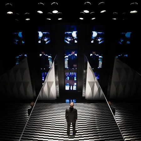 Hotel Blow Up Hall 5050