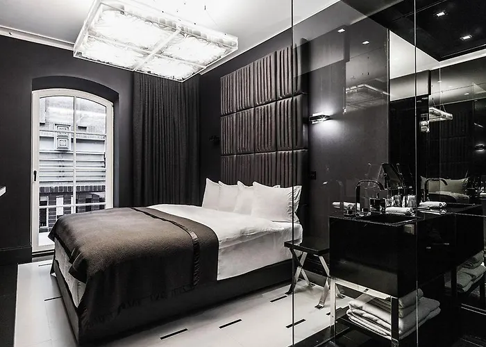 Hotel Blow Up Hall 5050