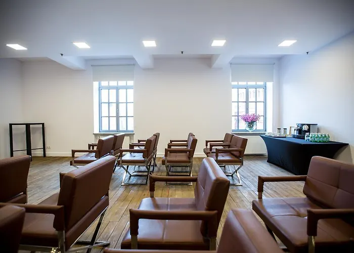 Hotel Blow Up Hall 5050