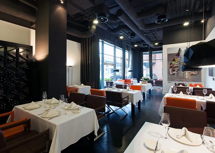 Hotel Blow Up Hall 5050