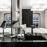 Blow Up Hall 5050 Готель Познань