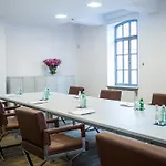 Готель Blow Up Hall 5050