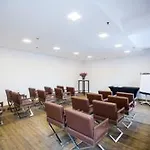 Blow Up Hall 5050 Готель