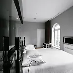 Готель Blow Up Hall 5050 Познань