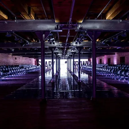 Blow Up Hall 5050 מלון 5*