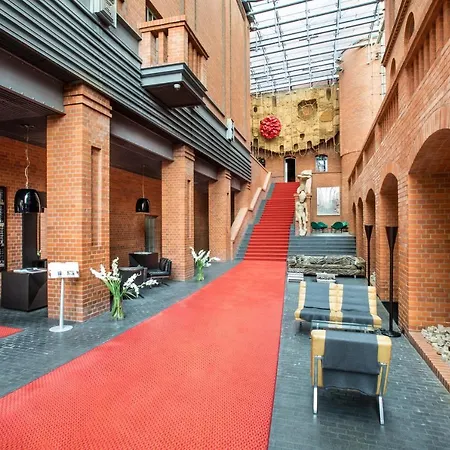 Blow Up Hall 5050 Отель