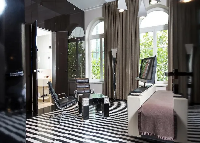 Blow Up Hall 5050 Отель Познань