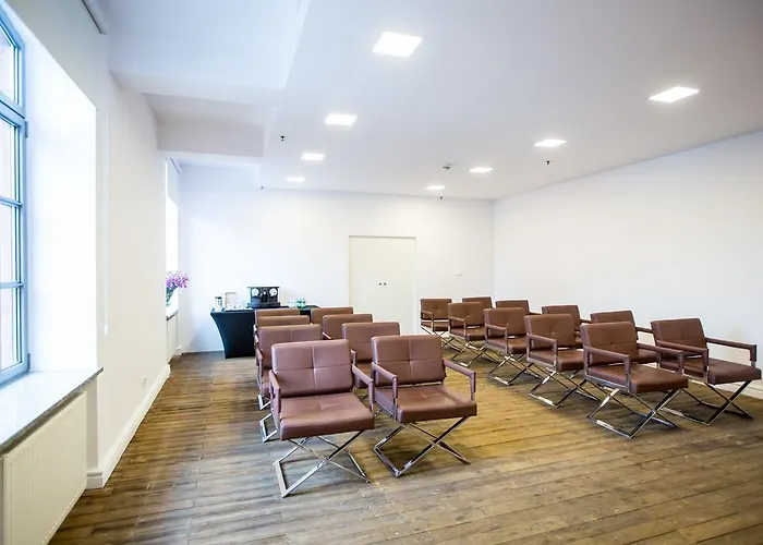 Отель Blow Up Hall 5050