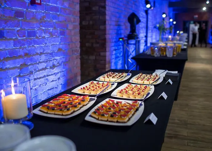 Blow Up Hall 5050 5*