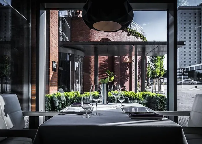 Отель Blow Up Hall 5050