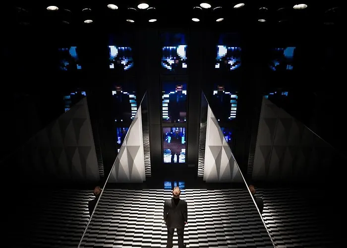 Отель Blow Up Hall 5050