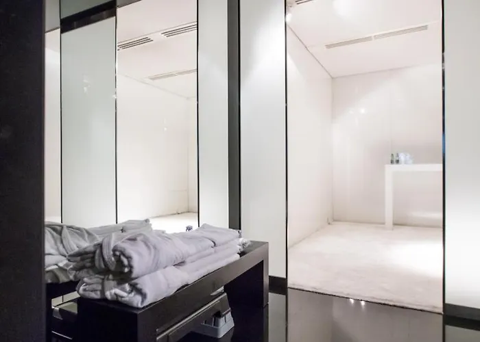 Blow Up Hall 5050 Отель Познань