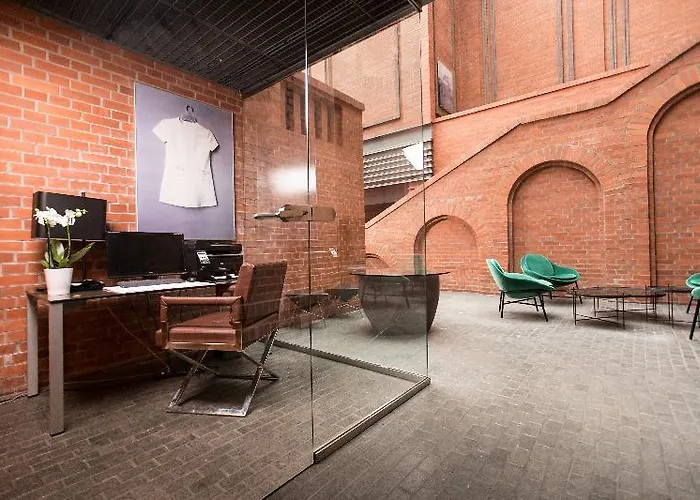 Blow Up Hall 5050 ホテル 5*