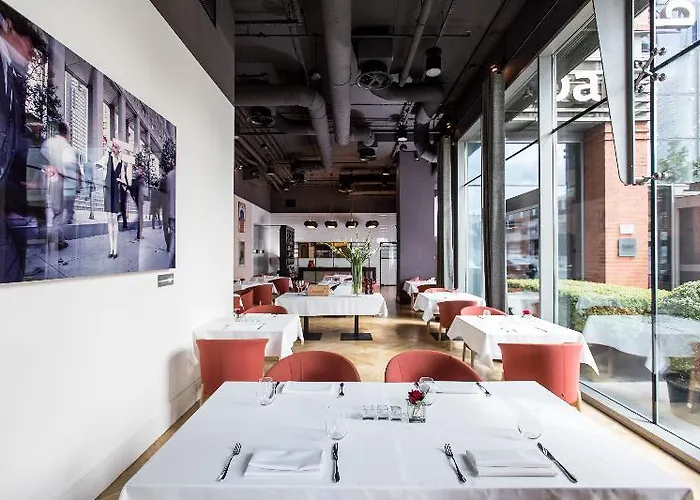 Blow Up Hall 5050 ホテル 5*