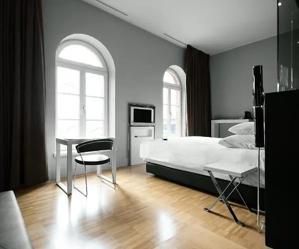 Hotel Blow Up Hall 5050